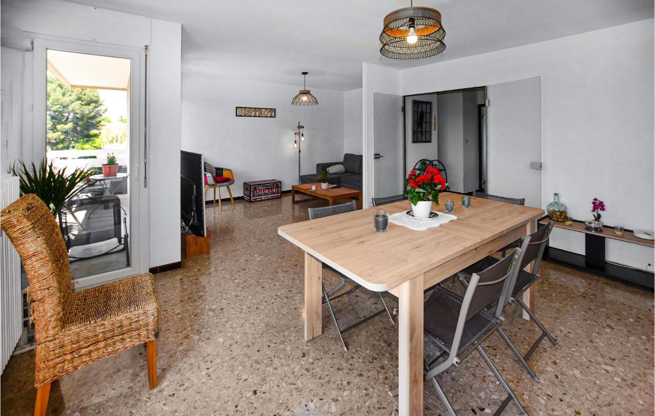Amazing Apartment In Carpentras With Wifi And 2 Bedrooms Buitenkant foto